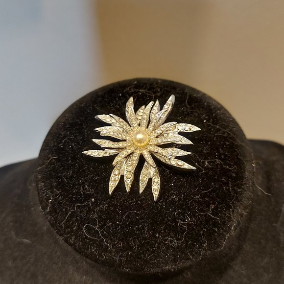 Silver Toned Flower Brooch with Faux Pearl Center - Picture 1 of 5